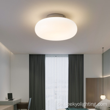 Minimalistische Innenräume moderne LED -Deckenlampe in Weiß